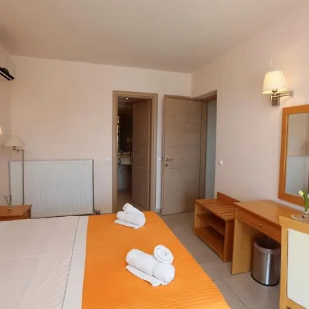 Jasmine Villas, Città di Skiathos